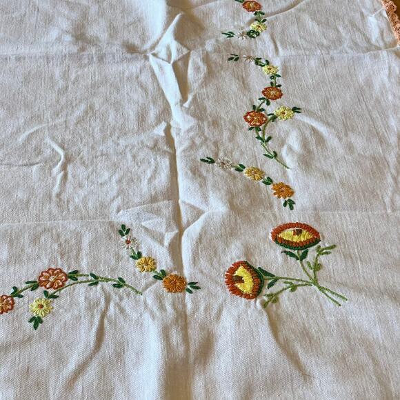 Vintage Hand Embroidered Floral Tablecloth 35x39.5 White Cotton Lace Edge Flower - Picture 3 of 6